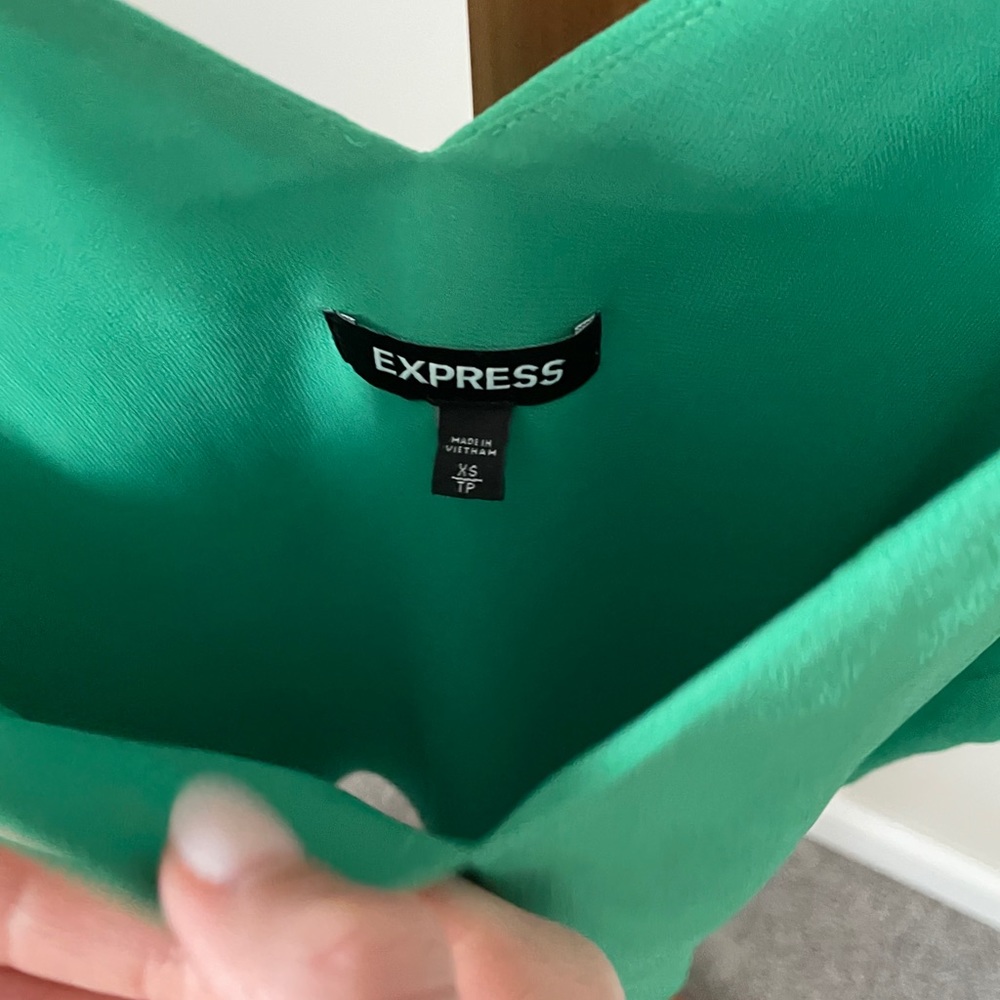 Express double v neck tank - Picture 3 of 4